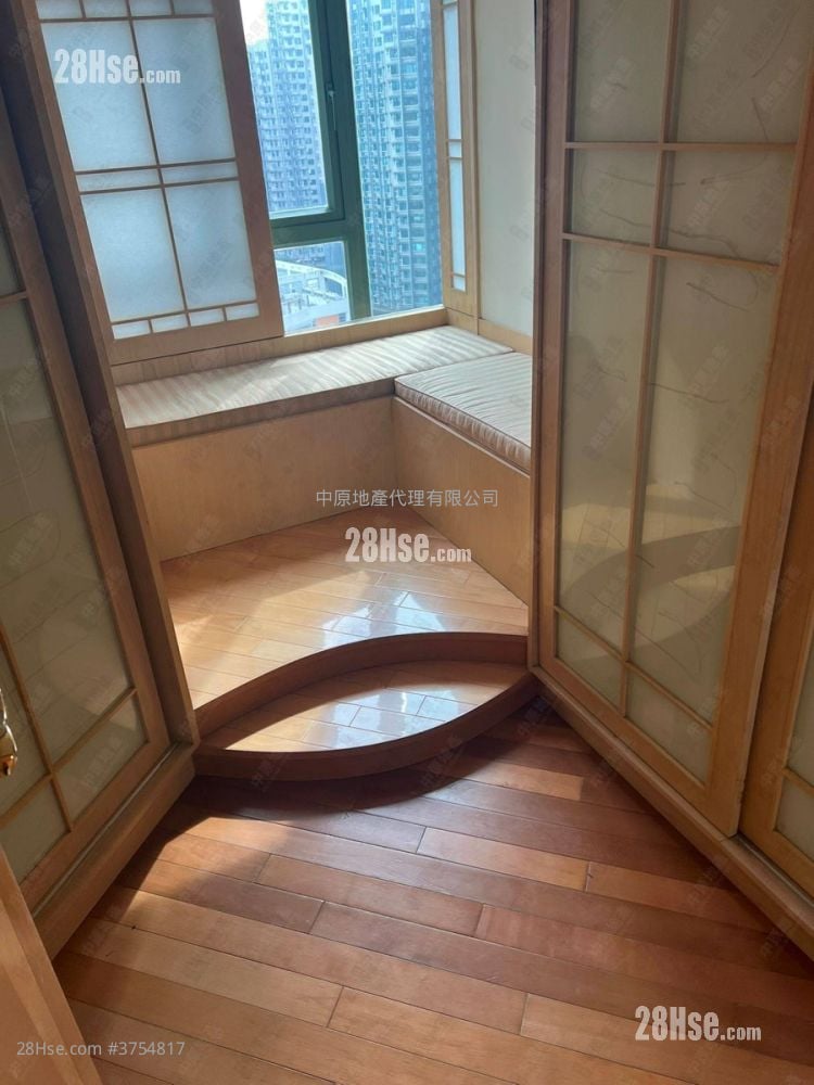 Vista Paradiso Sell 3 Bedrooms , 2 Bathrooms 733 ft²