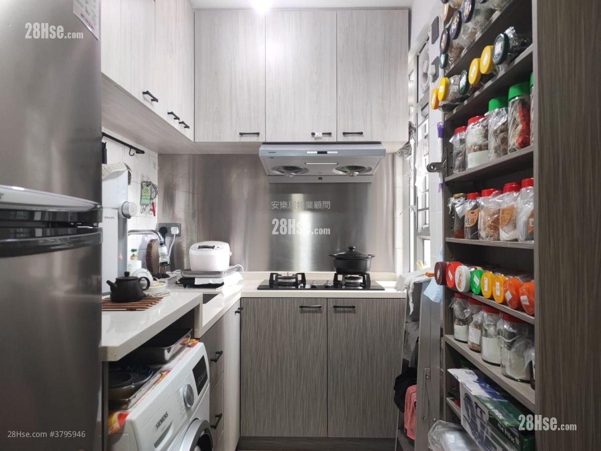 Shan Lai Court Sell 2 Bedrooms , 1 Bathroom 447 ft²