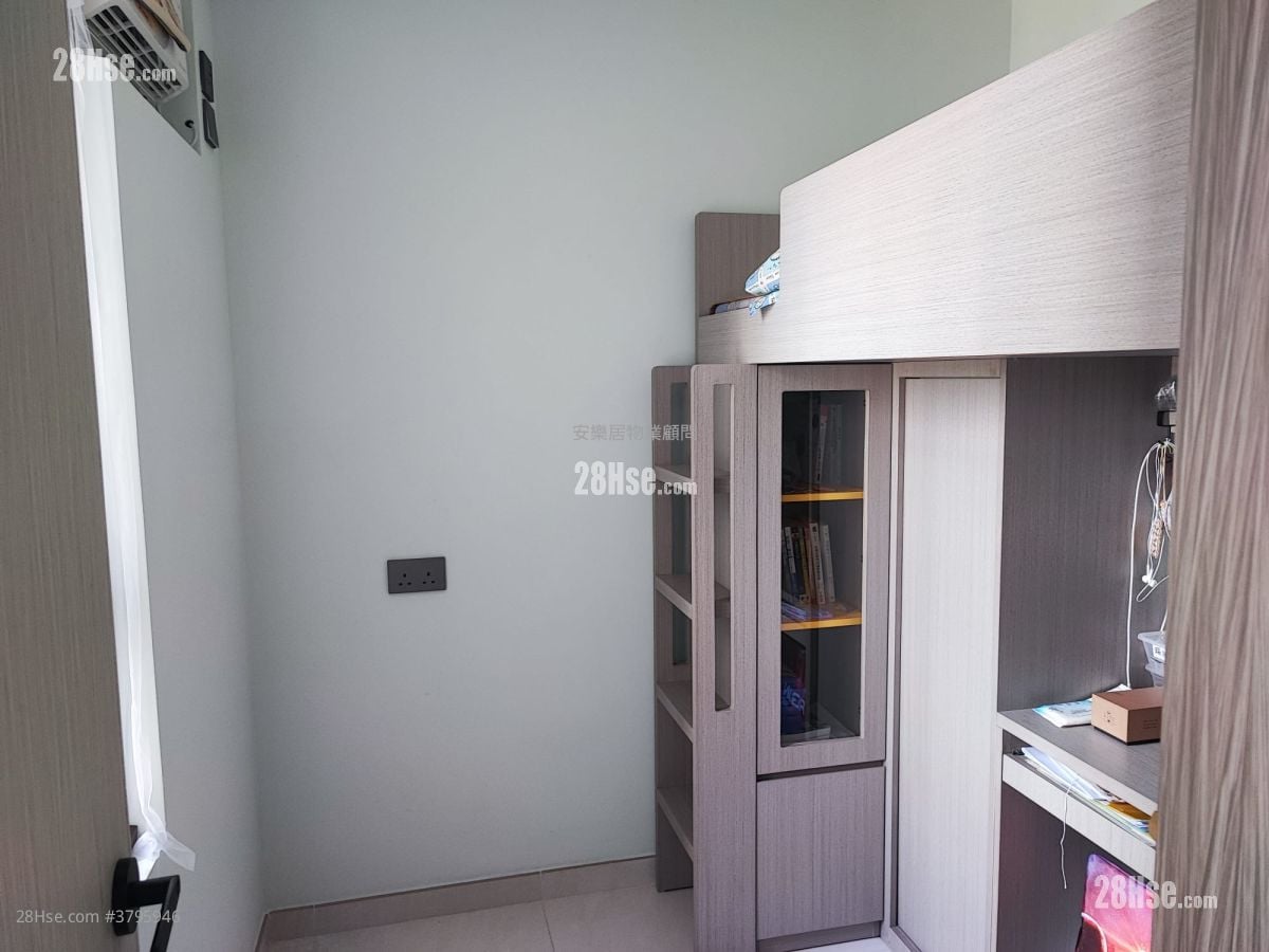 Shan Lai Court Sell 2 Bedrooms , 1 Bathroom 447 ft²