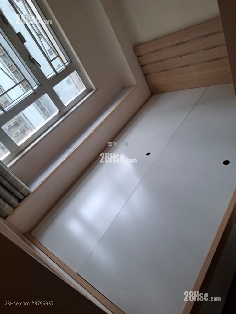 Kam Ho Mansion Rental 2 Bedrooms , 1 Bathroom 279 ft²