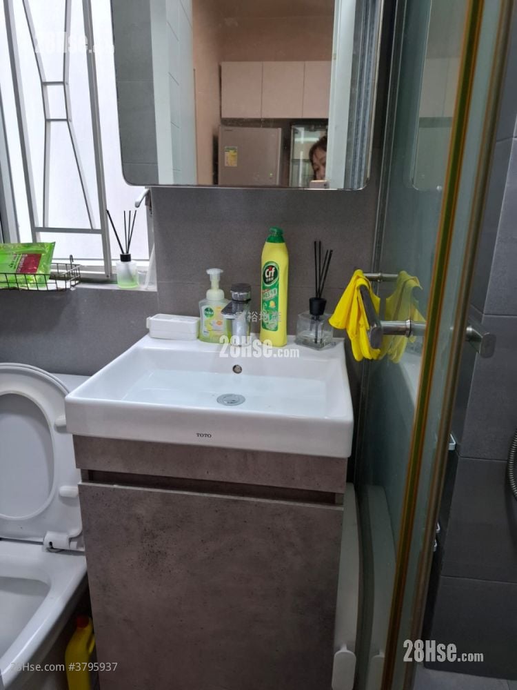 Kam Ho Mansion Rental 2 Bedrooms , 1 Bathroom 279 ft²