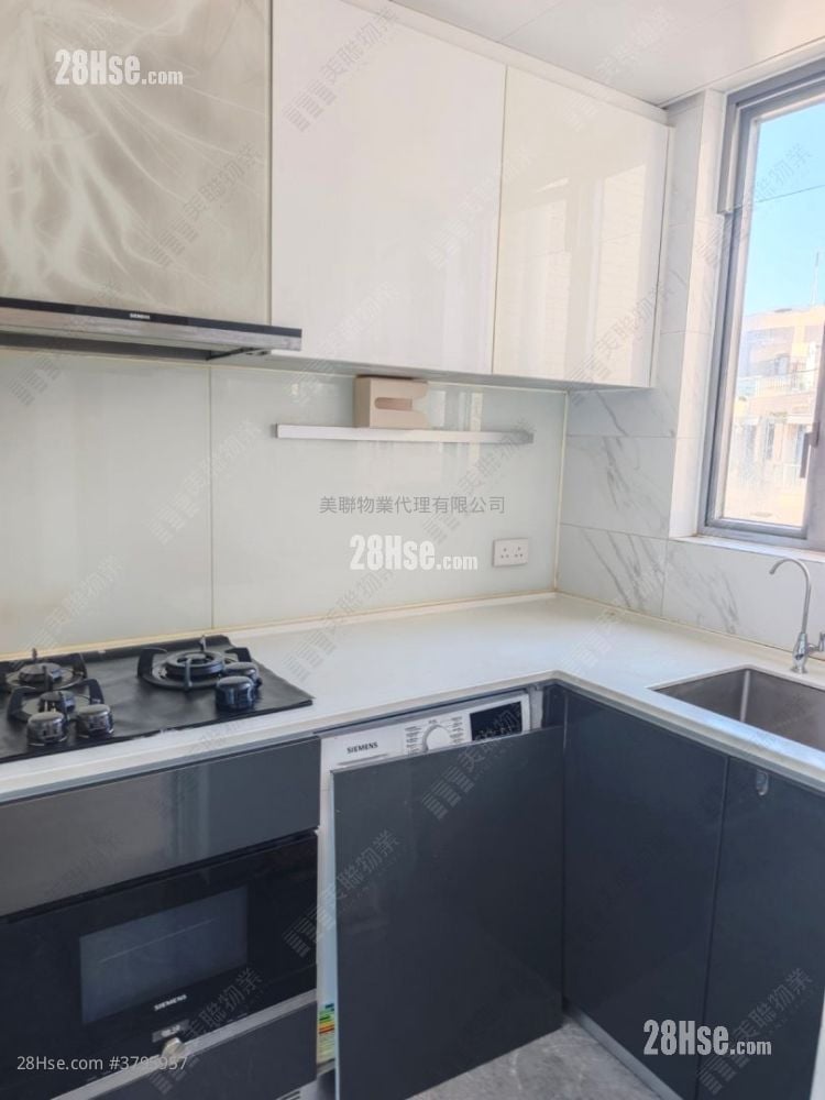 Capri Sell 2 Bedrooms 521 ft²