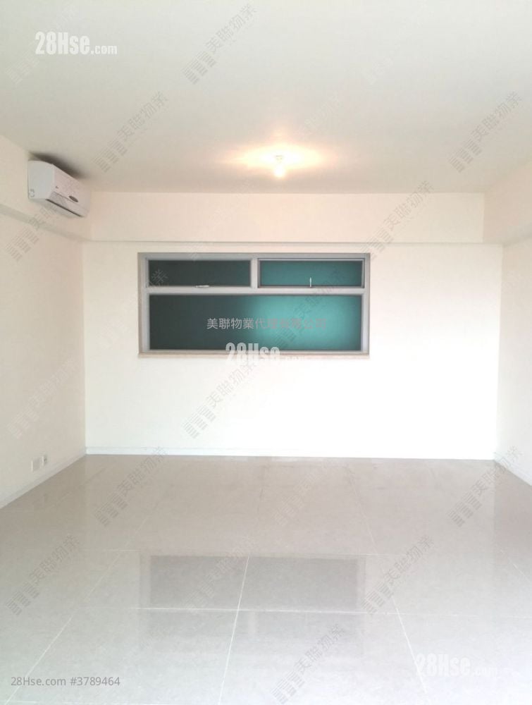 Hemera Sell 5+ Bedrooms , 3 Bathrooms 1,120 ft²