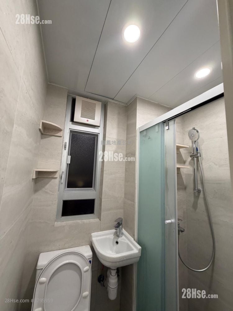 Cheong Fai Mansion Rental 4 Bedrooms , 2 Bathrooms 379 ft²