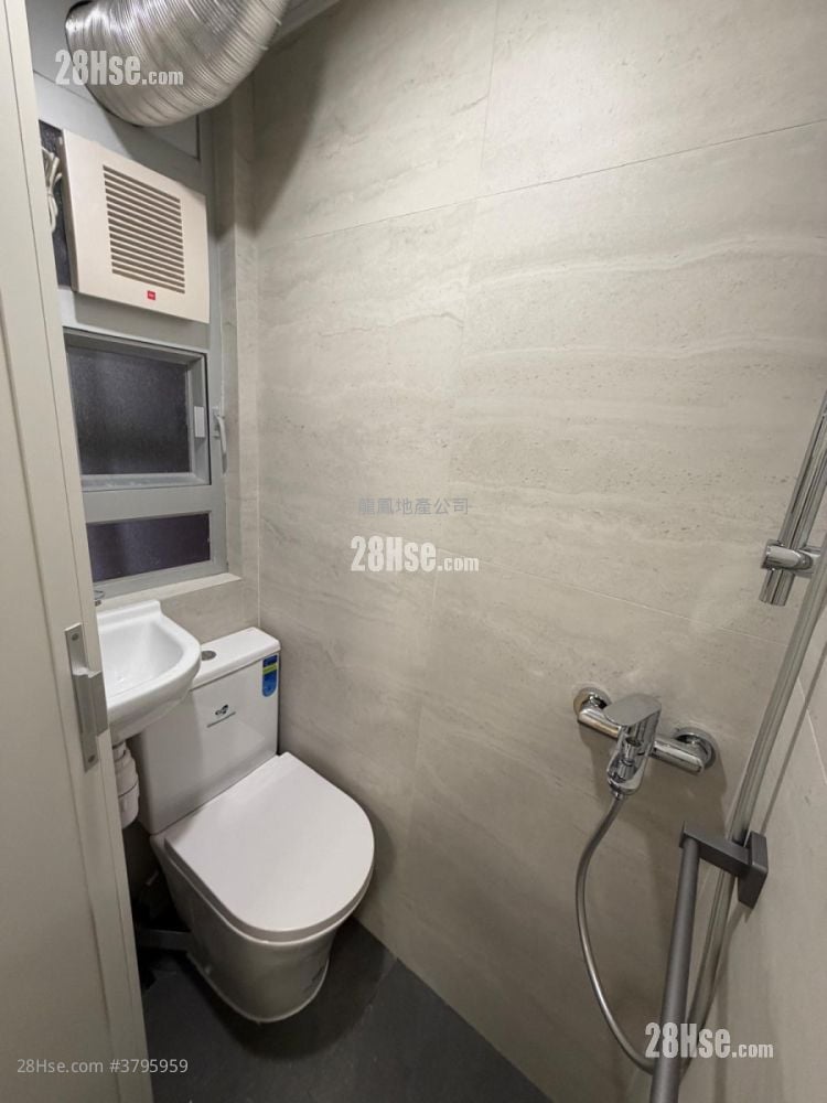 Cheong Fai Mansion Rental 4 Bedrooms , 2 Bathrooms 379 ft²