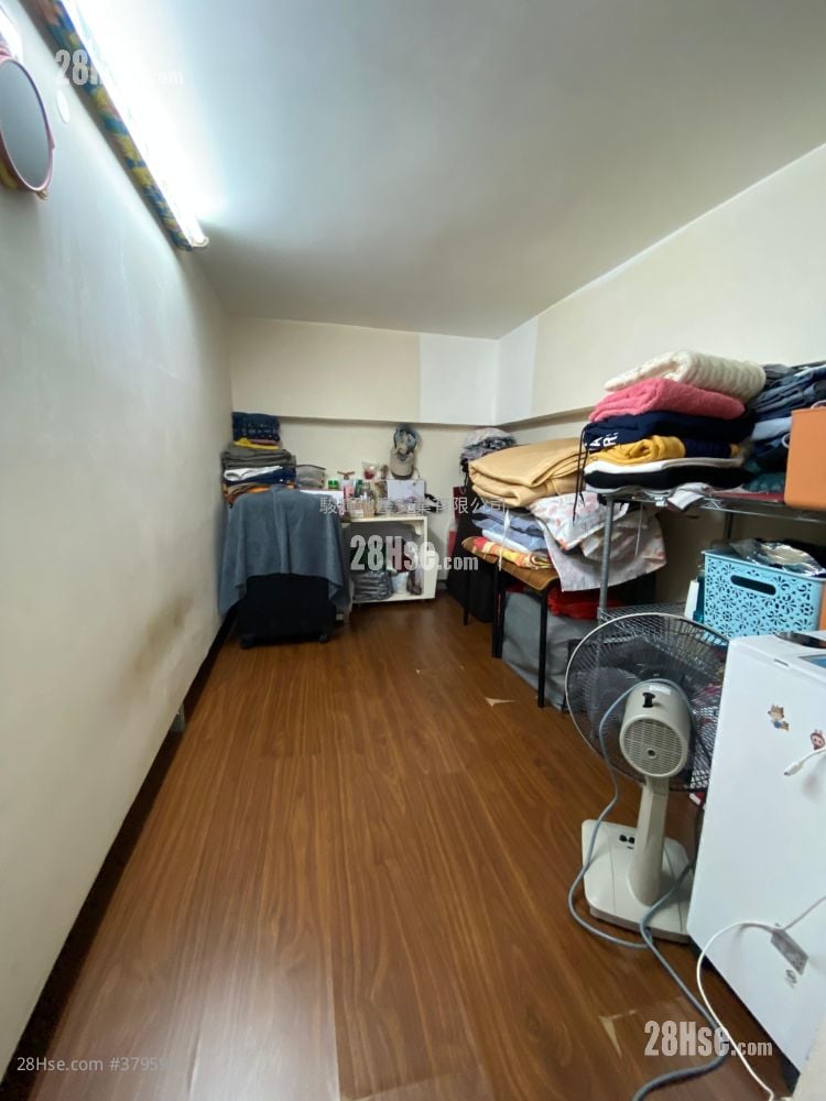 Sun Fair Building Sell 3 Bedrooms , 1 Bathroom 475 ft²