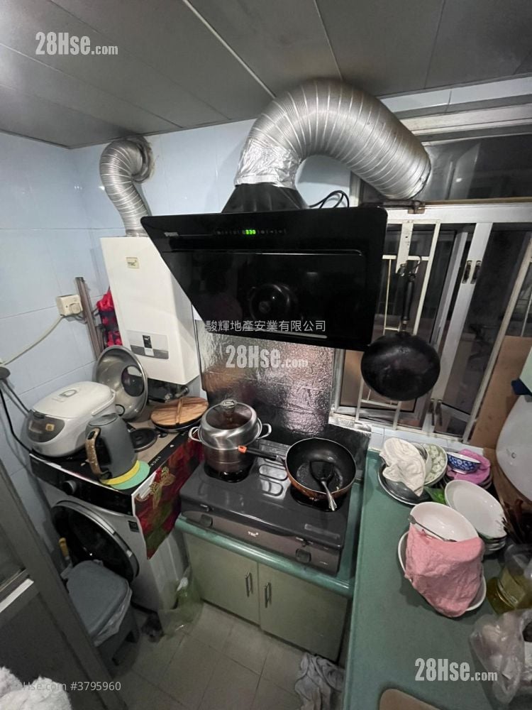 Sun Fair Building Sell 3 Bedrooms , 1 Bathroom 475 ft²