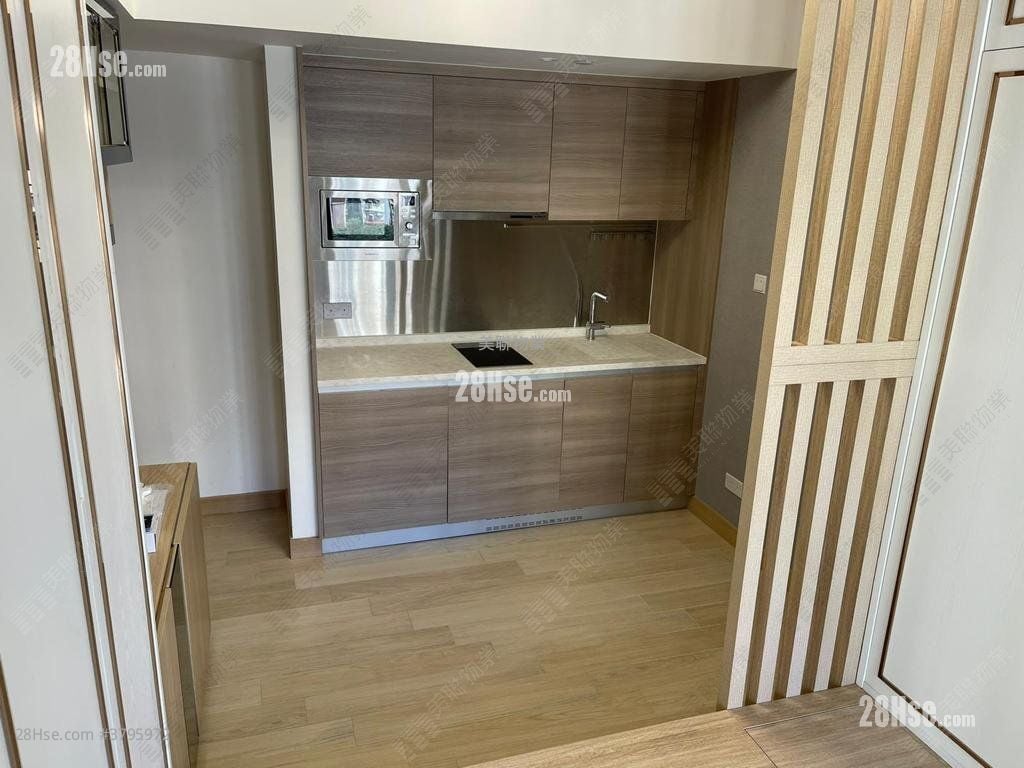 Victoria Skye Sell Studio , 1 Bathroom 273 ft²