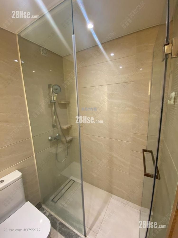 Victoria Skye Sell Studio , 1 Bathroom 273 ft²