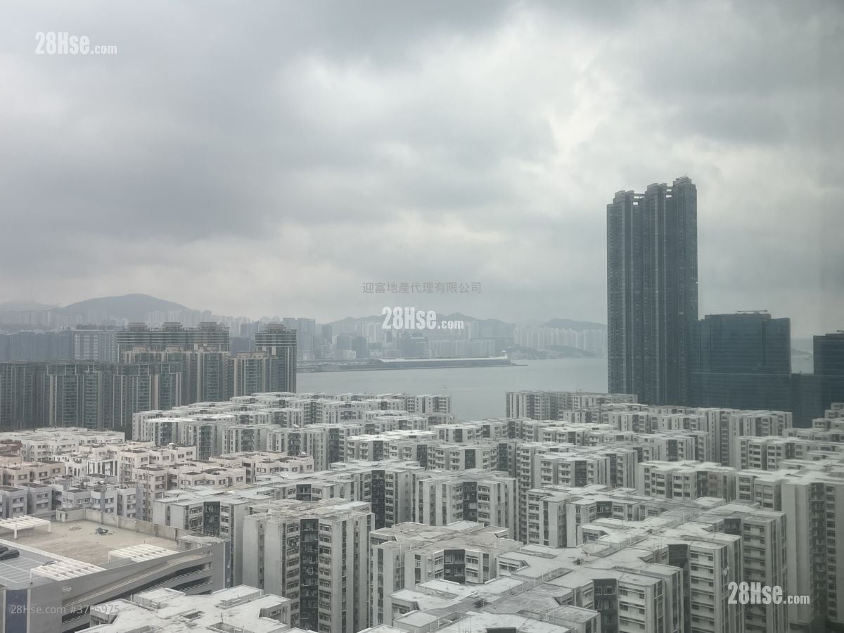 Royal Peninsula Sell 2 Bedrooms , 1 Bathroom 561 ft²