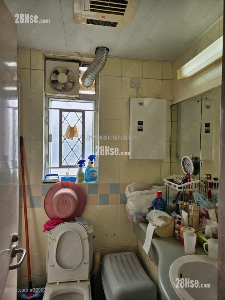 Kam Tai Court Sell 2 Bedrooms , 1 Bathroom 521 ft²