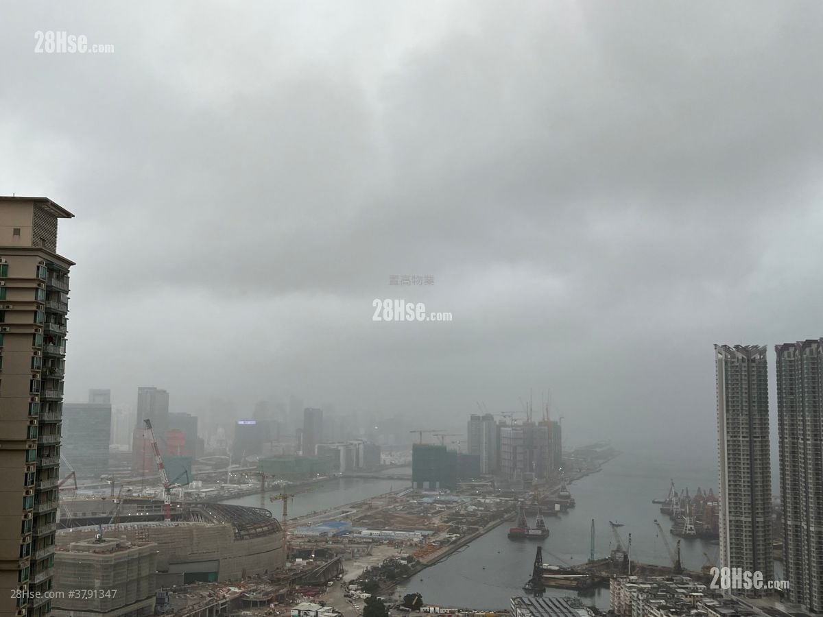 Sky Tower Sell 3 Bedrooms , 1 Bathroom 691 ft²