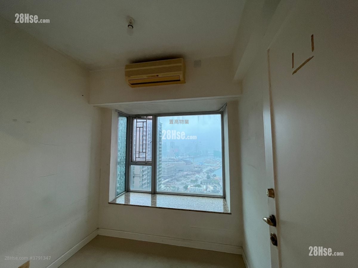 Sky Tower Sell 3 Bedrooms , 1 Bathroom 691 ft²