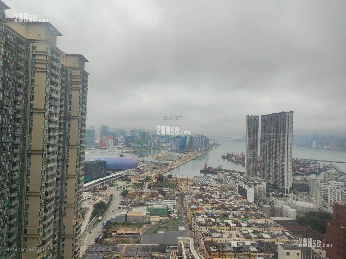 Sky Tower Sell 3 Bedrooms , 1 Bathroom 691 ft²