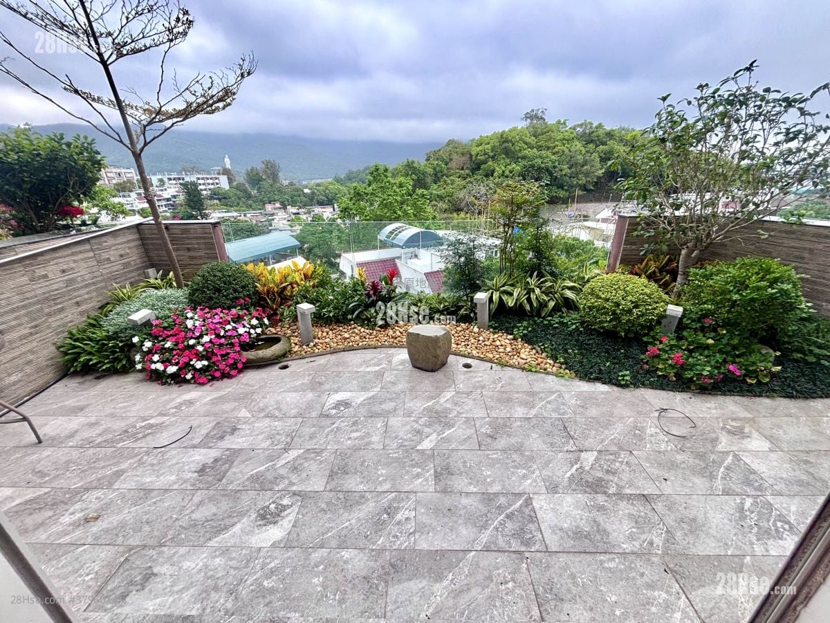 The Beverly Hills Rental 5+ Bedrooms , 2 Bathrooms 1,902 ft²