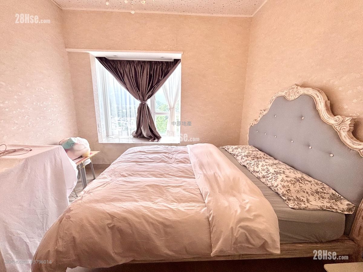 The Beverly Hills Rental 5+ Bedrooms , 2 Bathrooms 1,902 ft²