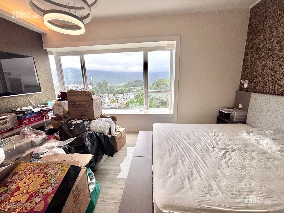 The Beverly Hills Rental 5+ Bedrooms , 2 Bathrooms 1,902 ft²