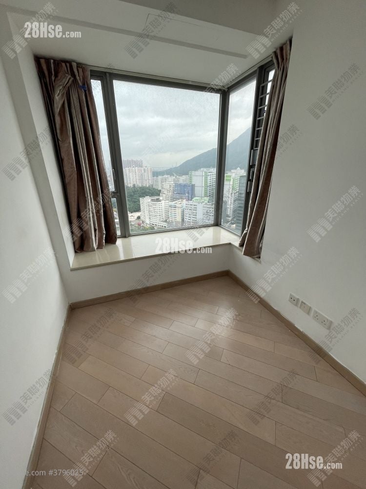 Century Gateway Sell 3 Bedrooms , 1 Bathroom 718 ft²