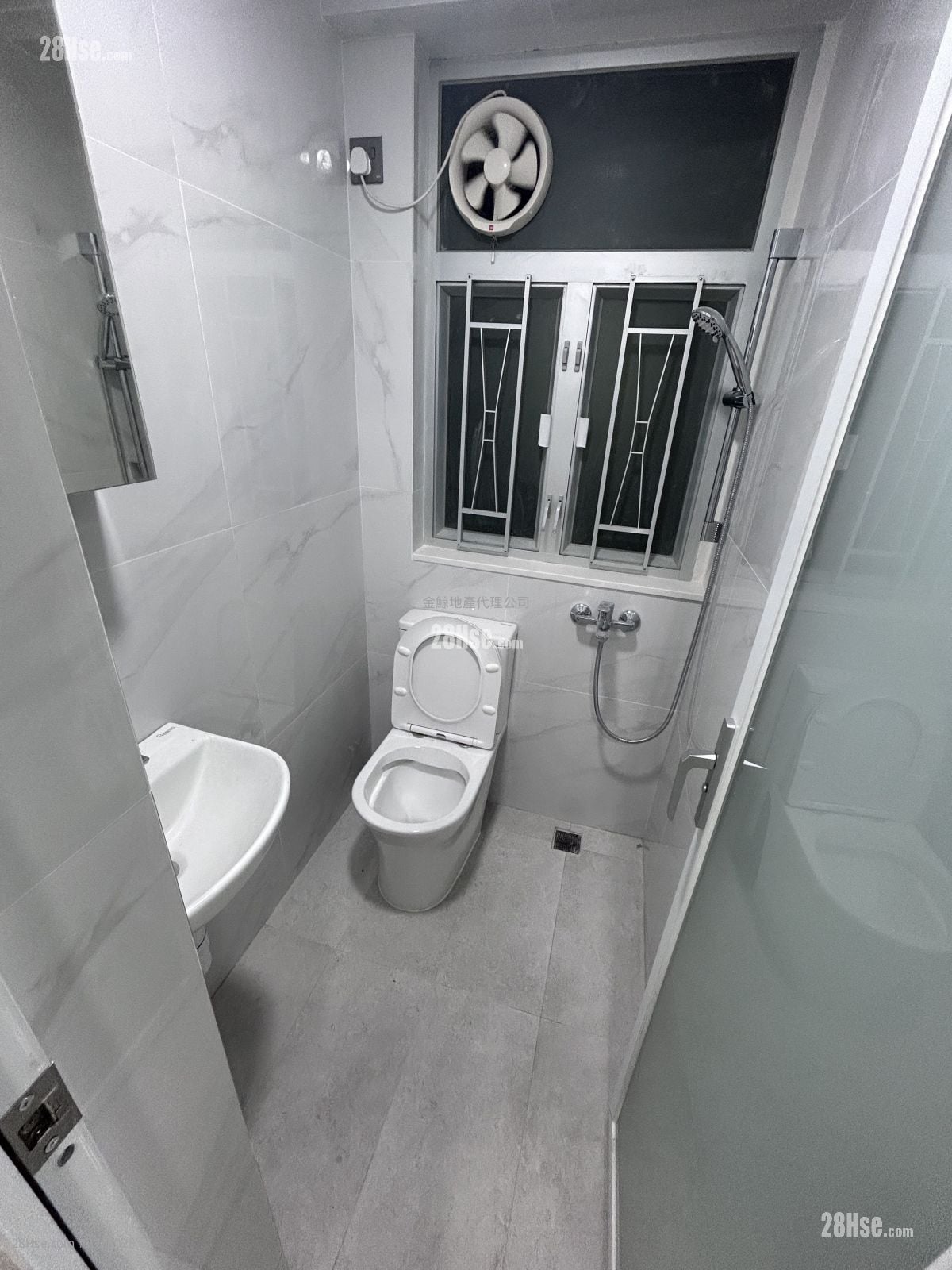 公园大厦 租盘 2 房 , 1 浴室 327 平方尺