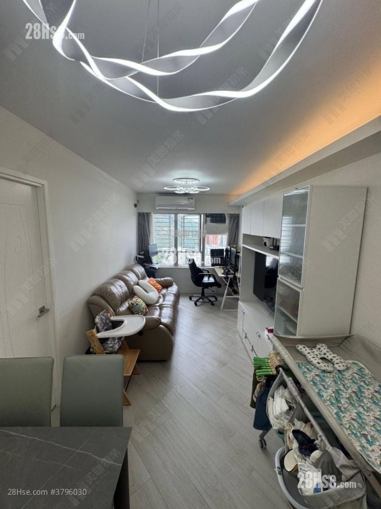 Choi Wo Court Sell 2 Bedrooms , 1 Bathroom 477 ft²