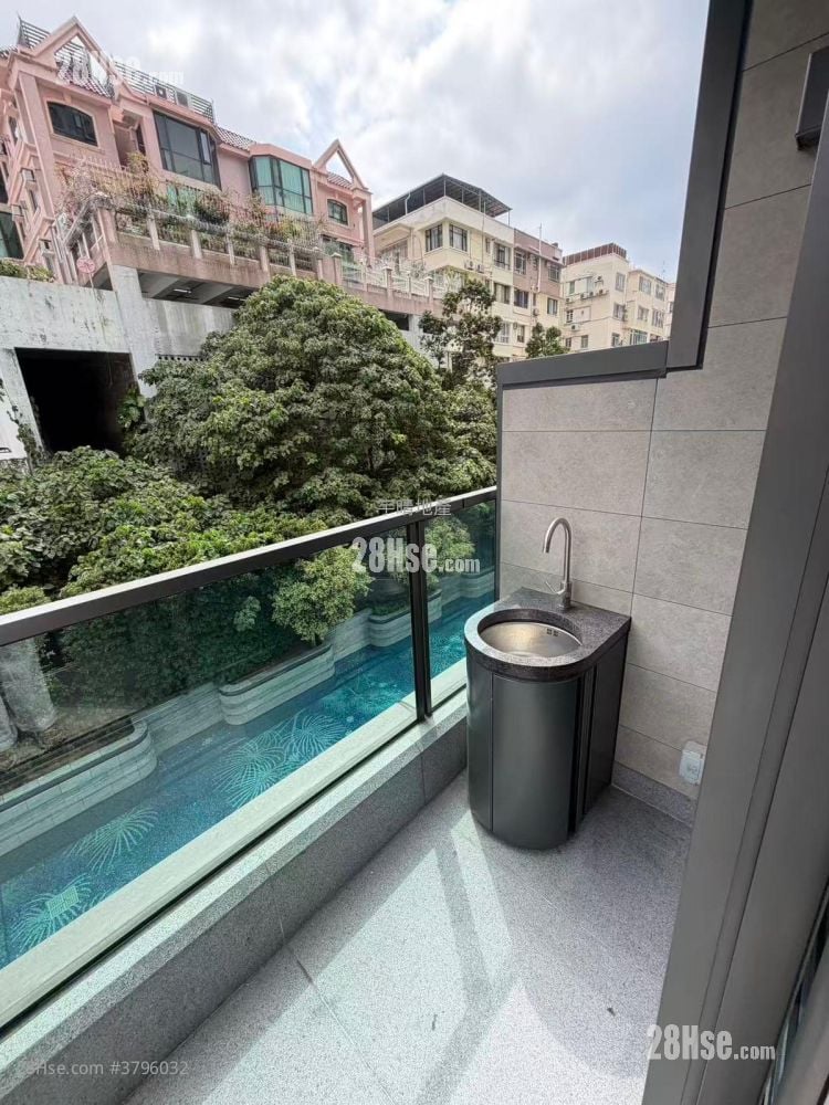 233  Prince Edward Road West Rental 2 Bedrooms , 1 Bathroom 473 ft²