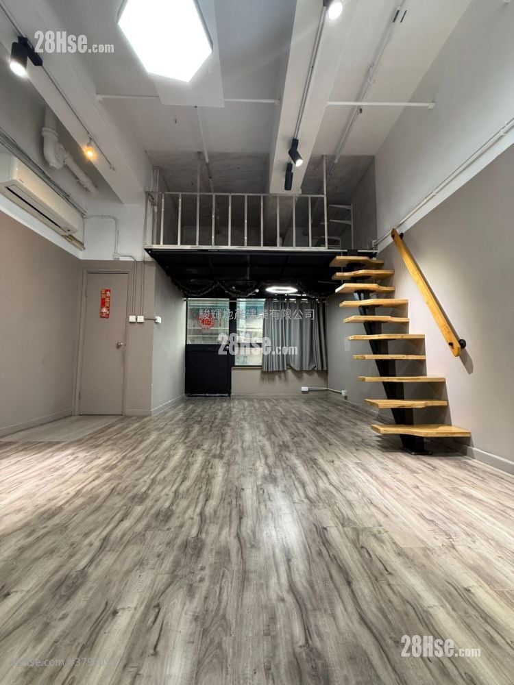 Ricky Centre Sell Studio , 1 Toilet