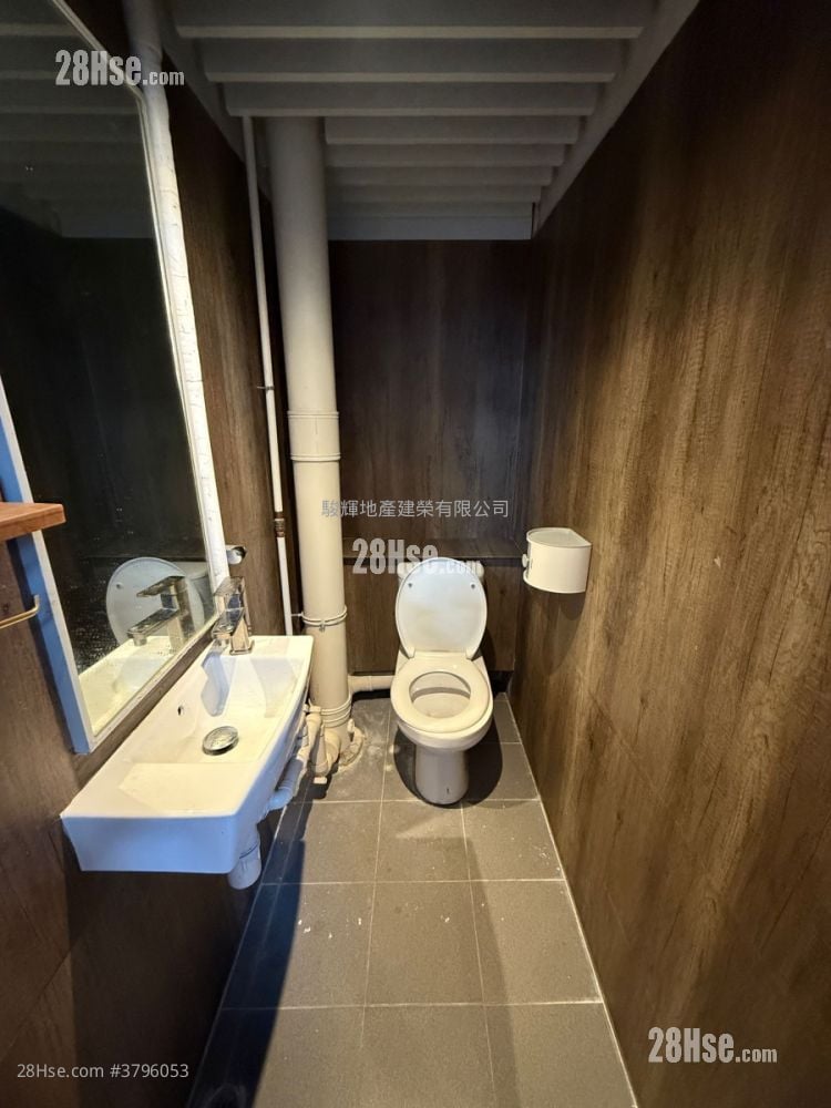 Ricky Centre Sell Studio , 1 Toilet