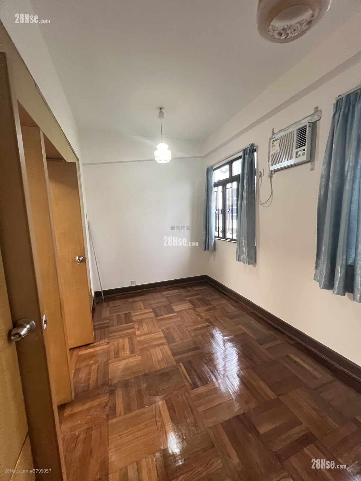 Pak Kin Building Rental 3 Bedrooms , 2 Bathrooms 672 ft²