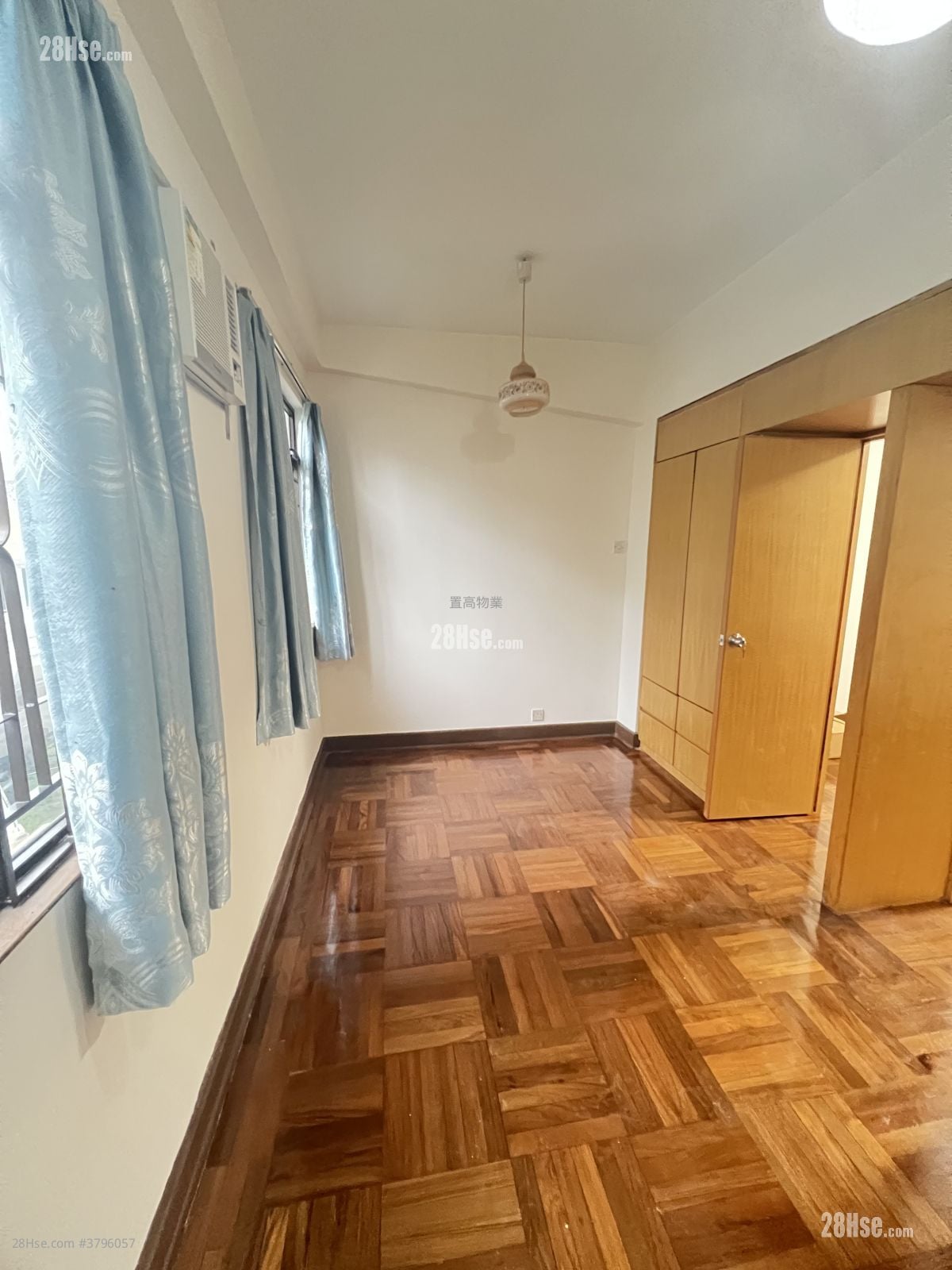 Pak Kin Building Rental 3 Bedrooms , 2 Bathrooms 672 ft²