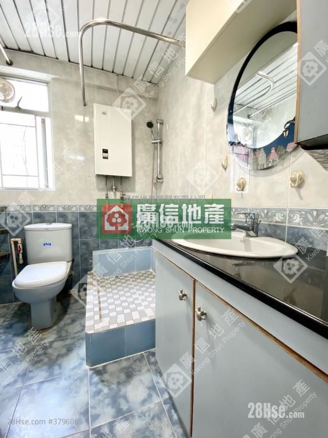 Charming Garden Sell 2 Bedrooms , 1 Bathroom 431 ft²