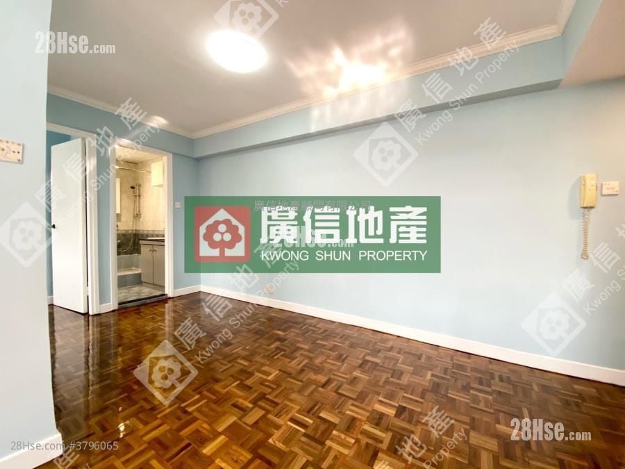 Charming Garden Sell 2 Bedrooms , 1 Bathroom 431 ft²