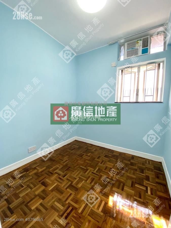 Charming Garden Sell 2 Bedrooms , 1 Bathroom 431 ft²