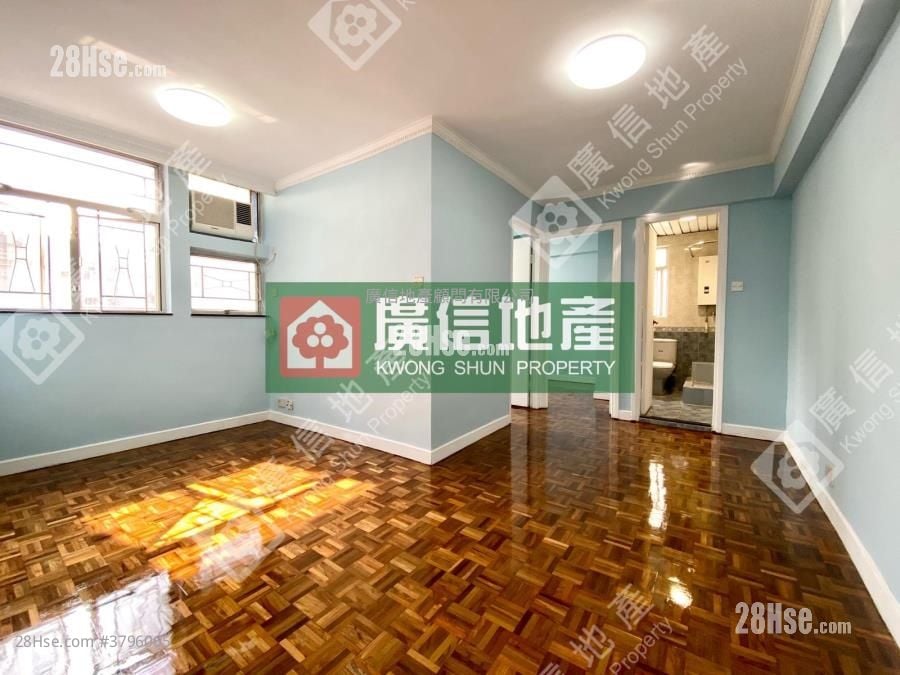 Charming Garden Sell 2 Bedrooms , 1 Bathroom 431 ft²