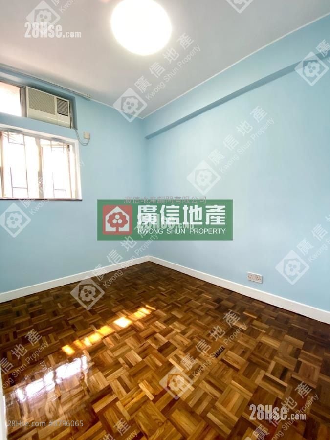 Charming Garden Sell 2 Bedrooms , 1 Bathroom 431 ft²