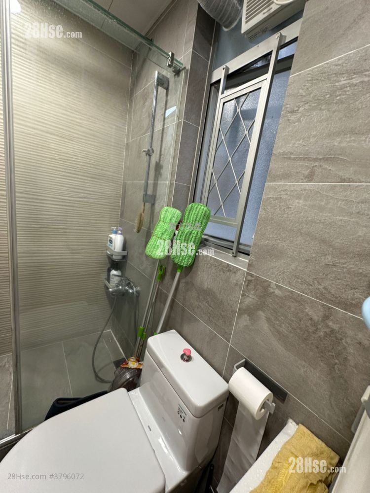 Yu Chui Court Sell 2 Bedrooms , 1 Bathroom 517 ft²