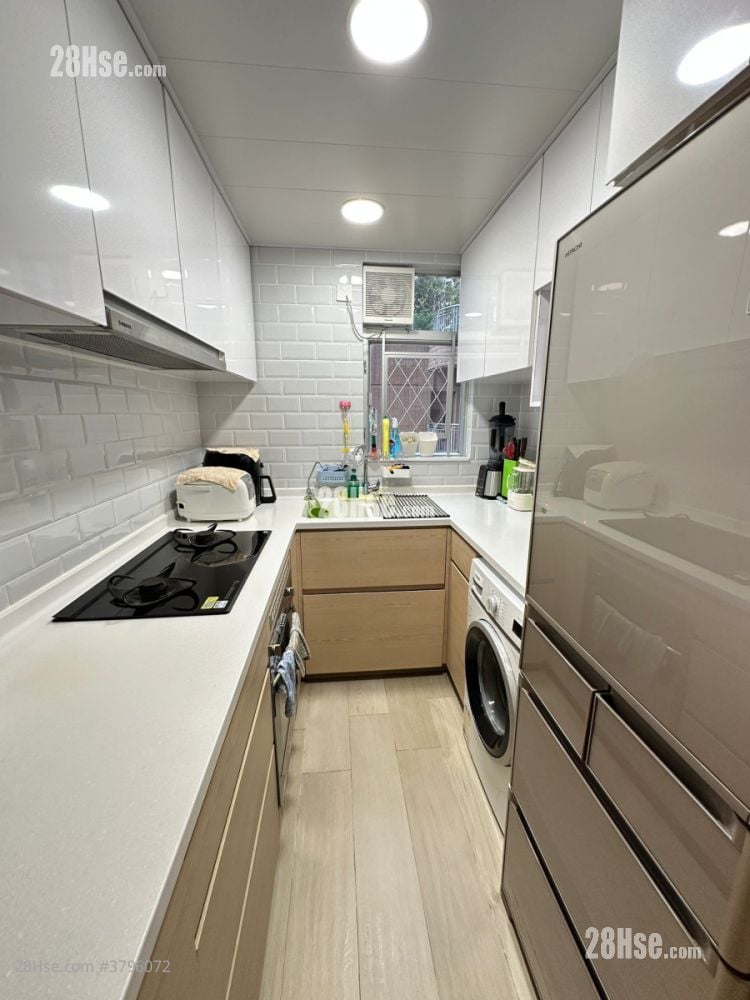 Yu Chui Court Sell 2 Bedrooms , 1 Bathroom 517 ft²