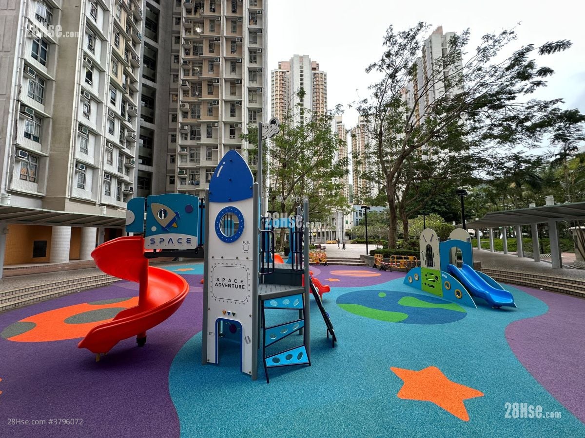 Yu Chui Court Sell 2 Bedrooms , 1 Bathroom 517 ft²