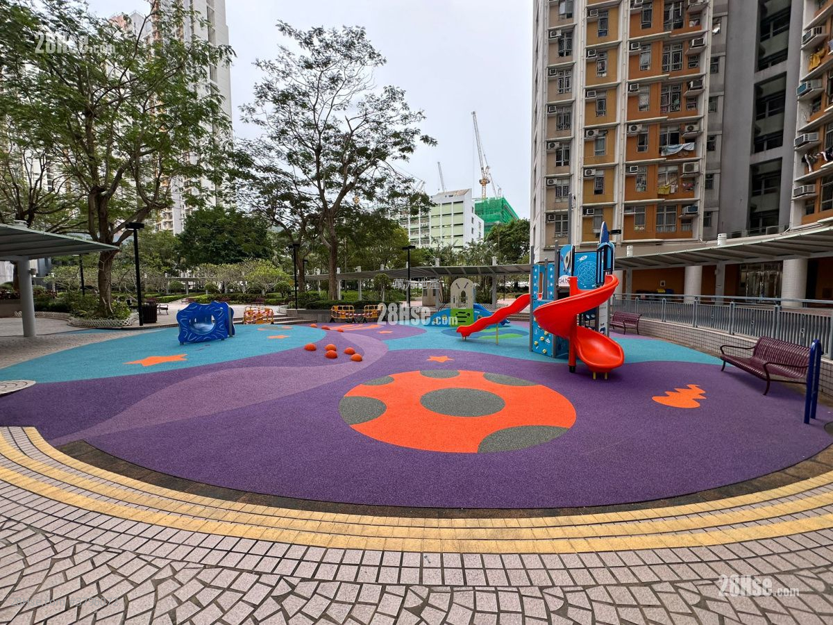 Yu Chui Court Sell 2 Bedrooms , 1 Bathroom 517 ft²