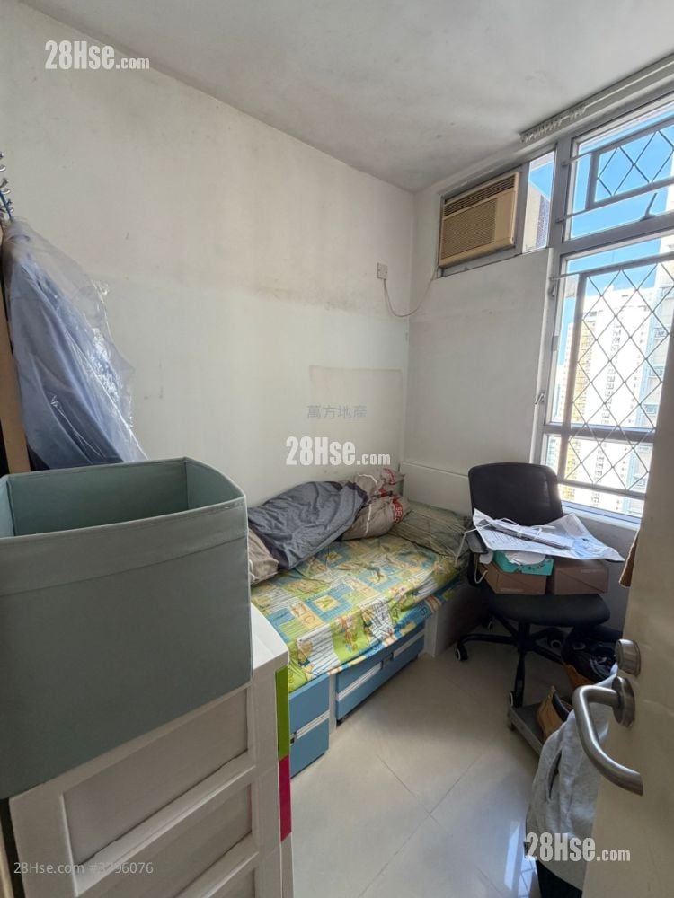 Yu Chui Court Sell 3 Bedrooms , 2 Bathrooms 663 ft²