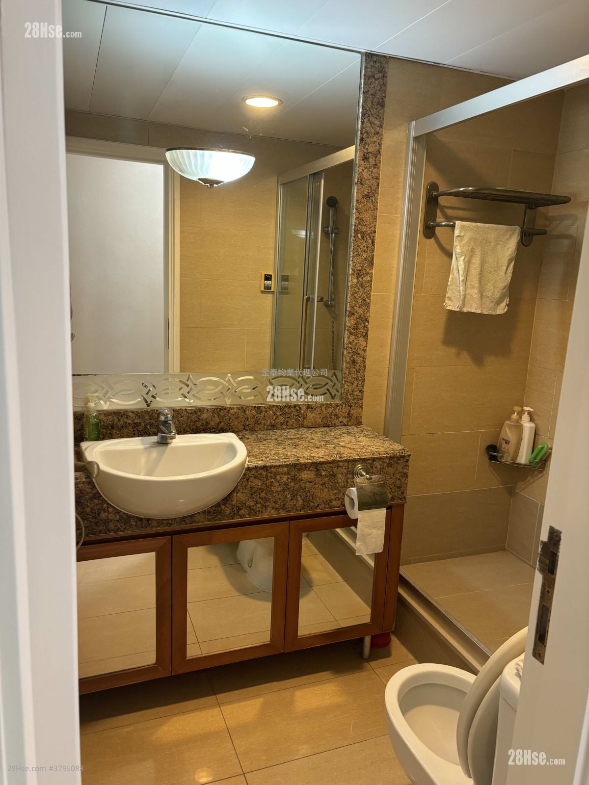 Sky Tower Rental 2 Bedrooms , 1 Bathroom 539 ft²