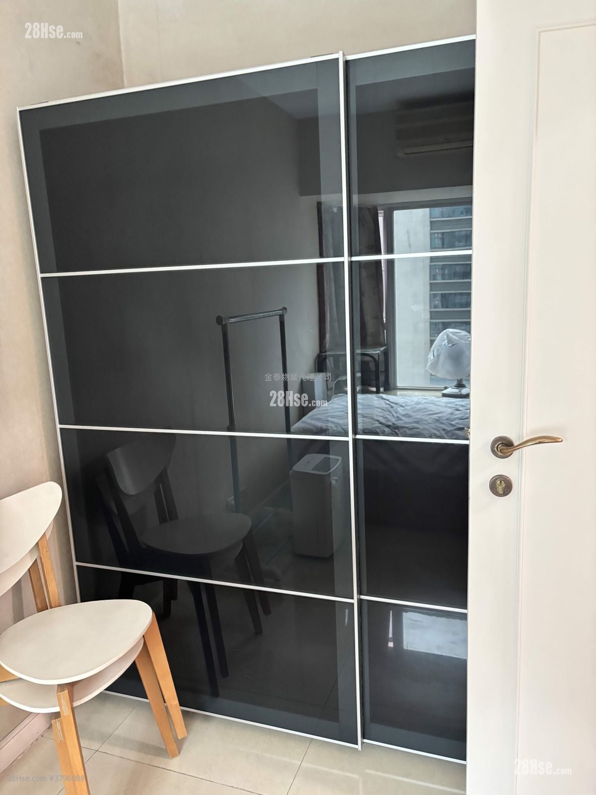 Sky Tower Rental 2 Bedrooms , 1 Bathroom 539 ft²