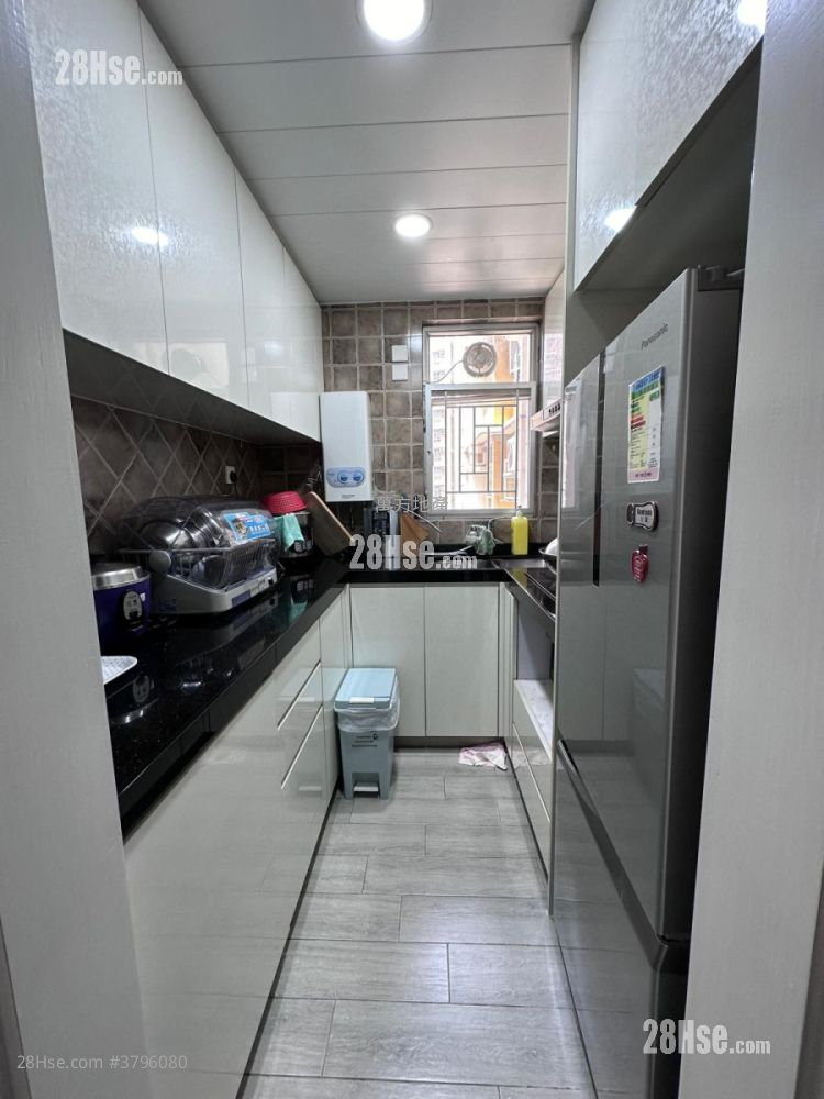 愉翠苑 售盘 3 房 , 2 浴室 650 平方尺