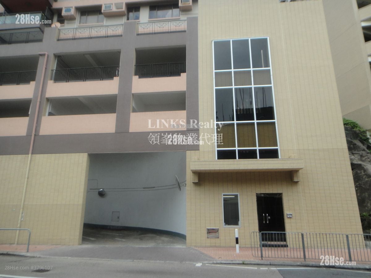 Sakura Court Sell 4 Bedrooms , 2 Bathrooms 1,903 ft²