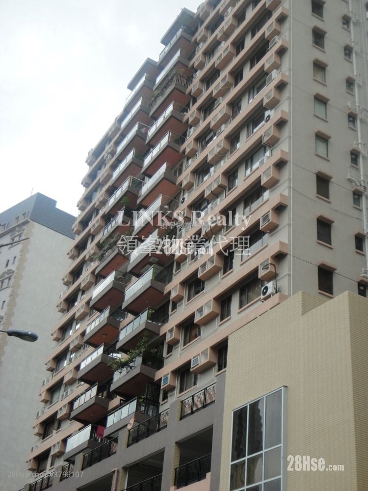 Sakura Court Sell 4 Bedrooms , 2 Bathrooms 1,903 ft²