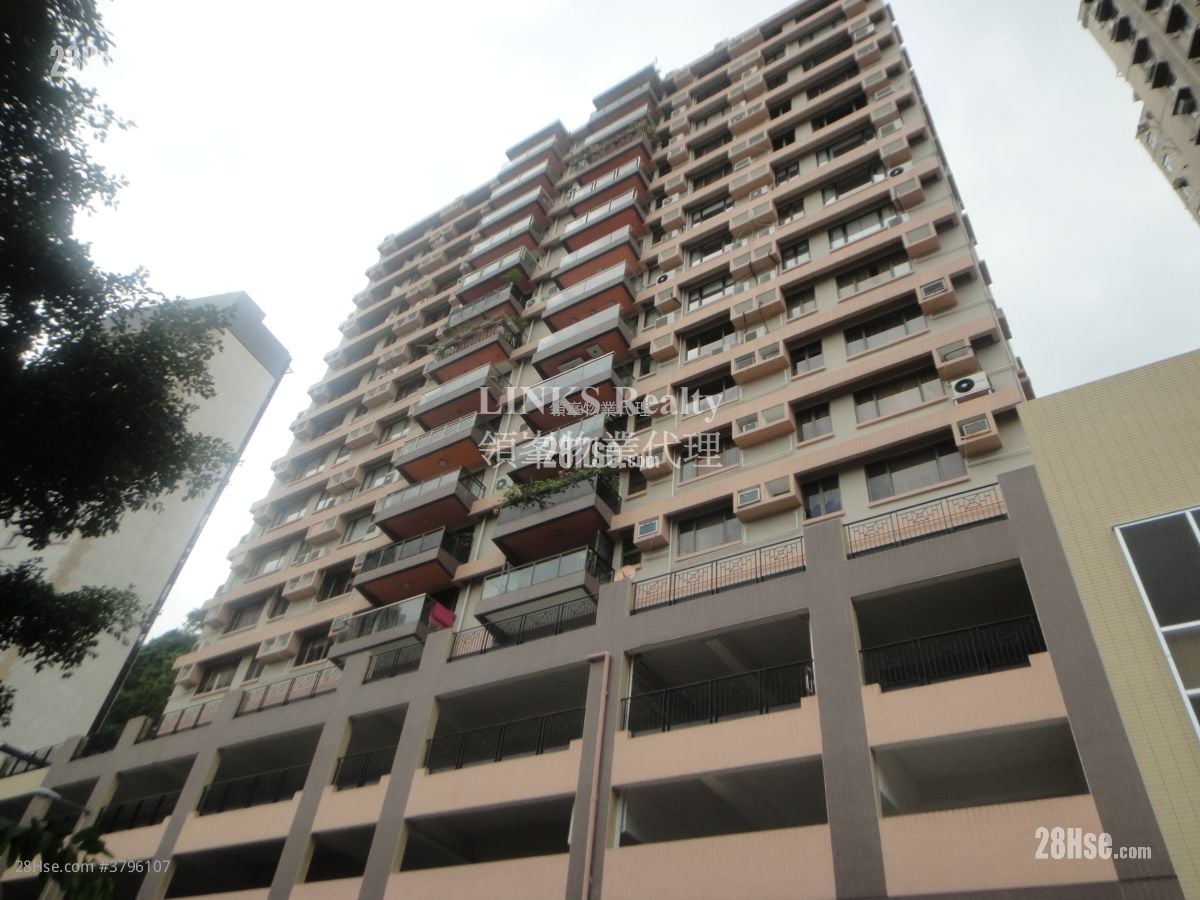 Sakura Court Sell 4 Bedrooms , 2 Bathrooms 1,903 ft²