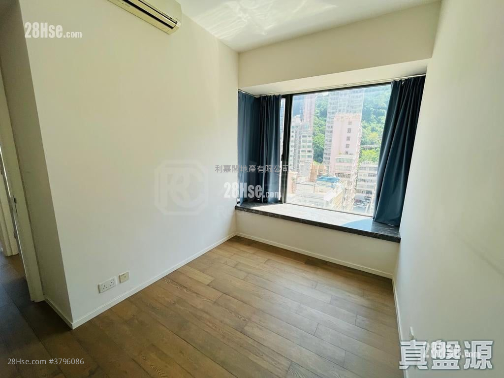 The Warren Sell 2 Bedrooms , 2 Bathrooms 610 ft²