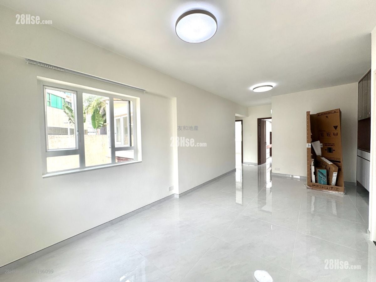 South Court Rental 3 Bedrooms , 2 Bathrooms 932 ft²