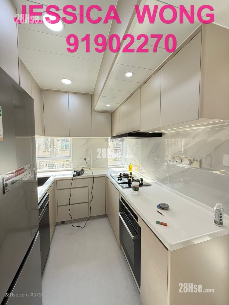 South Court Rental 3 Bedrooms , 2 Bathrooms 932 ft²