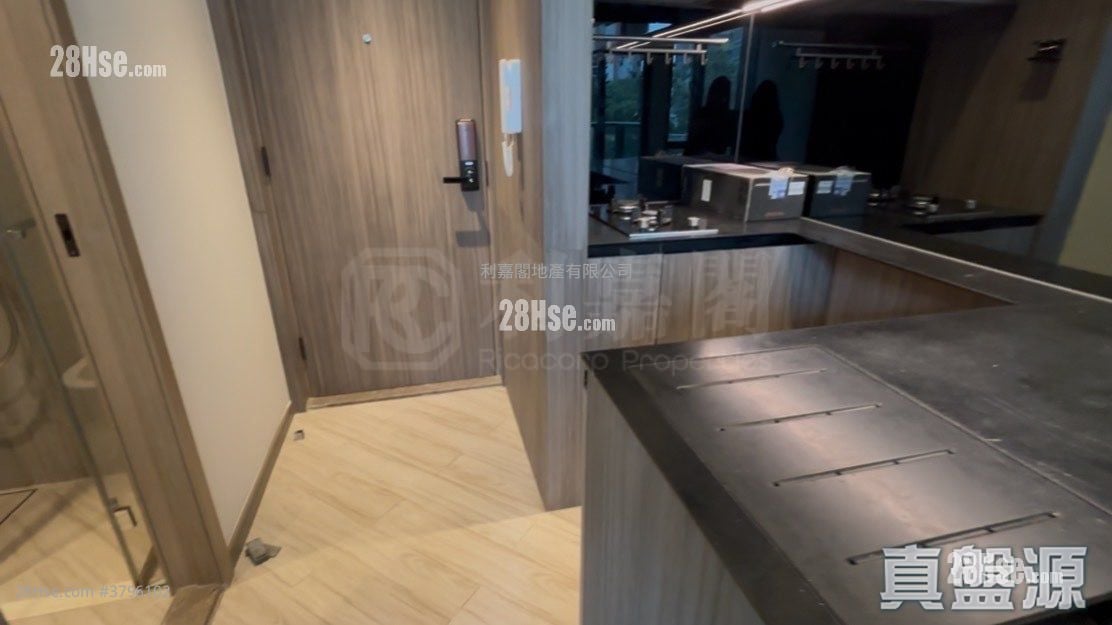 Sereno Verde Sell Studio , 1 Bathroom 195 ft²