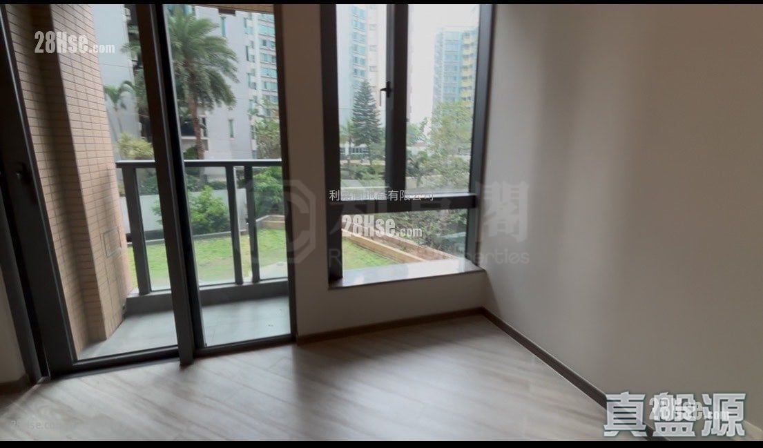 Sereno Verde Sell Studio , 1 Bathroom 195 ft²